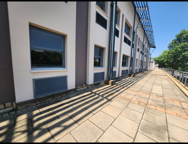 1,380M² OFFICE TO LET IN RANDJESPARK